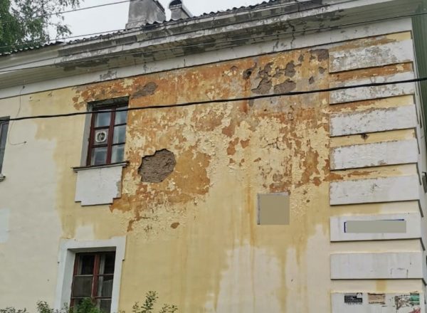 Квартиру в жилом доме на улице Пятигорской топит второй год подряд из-за протекающей крыши