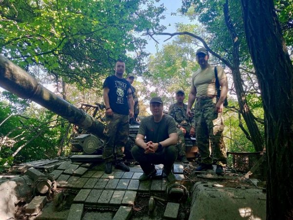 Генераторы и три автомобиля из Нижегородской области доставили в подшефный танковый полк