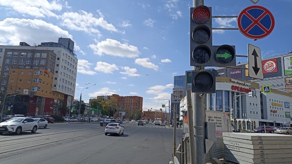 Дополнительную секцию установили на светофоре на перекрестке улиц Белинского и Крупской