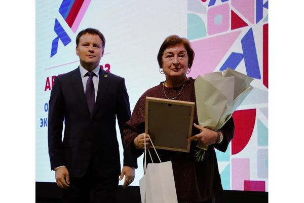 Директора пяти нижегородских школ получили награды от ректора Мининского университета