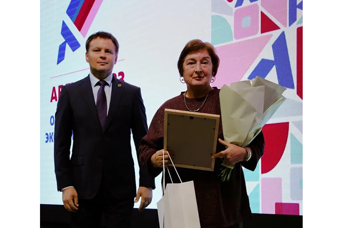 Директора пяти нижегородских школ получили награды от ректора Мининского университета