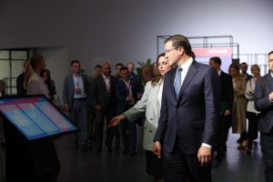 Глебу Никитину представили экспозону форума «Вместе мы можем больше!»