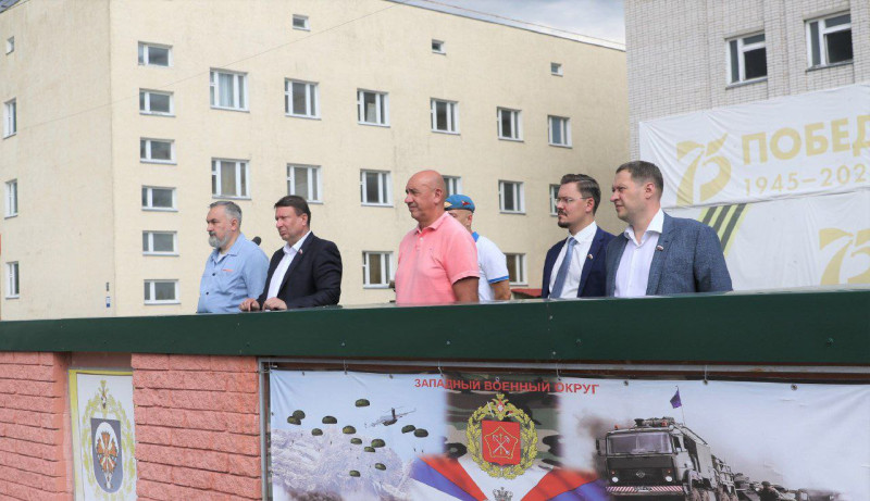 Депутаты Гордумы поздравили нижегородских военнослужащих с Днем воздушно-десантных войск