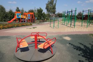 Россиянам рассказали, как бороться с распитием алкоголя на детской площадке