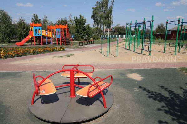 Россиянам рассказали, как бороться с распитием алкоголя на детской площадке