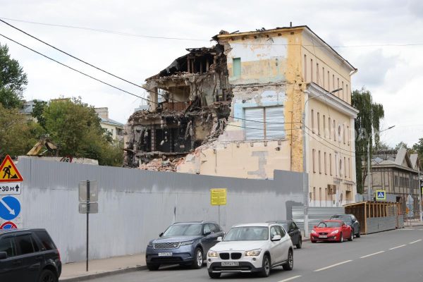 Здание бывшего мясокомбината начали сносить на Ковалихинской улице