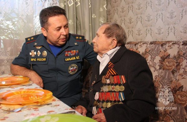 Нижегородские спасатели поздравили со 100-летним юбилеем ветерана пожарной охраны Ивана Новикова