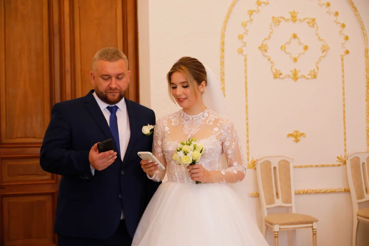 Влюбленные проголосовали перед свадебной церемонией в Нижнем Новгороде