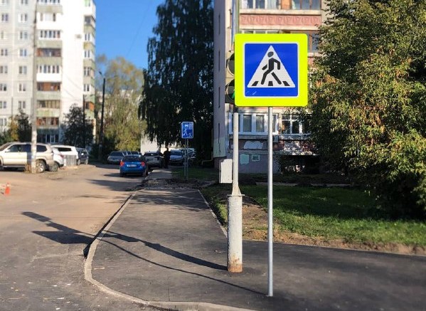 Знак пешеходного перехода, который перекрыл светофор в Нижнем Новгороде, переставят до конца недели