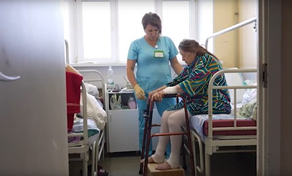 Сложнейшую операцию провели 88-летней пациентке нижегородские врачи