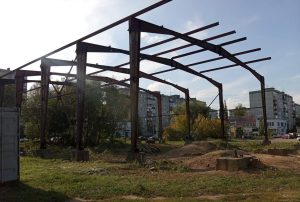 Старый недострой около спортшколы №1 сносят в Автозаводском районе