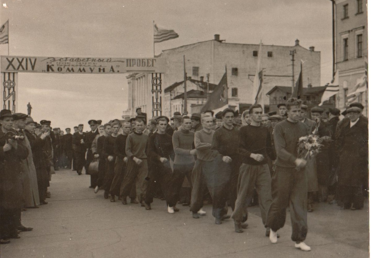 24-й эстафетный пробег, прошедший в 1950 году, собрал тысячи участников и зрителей