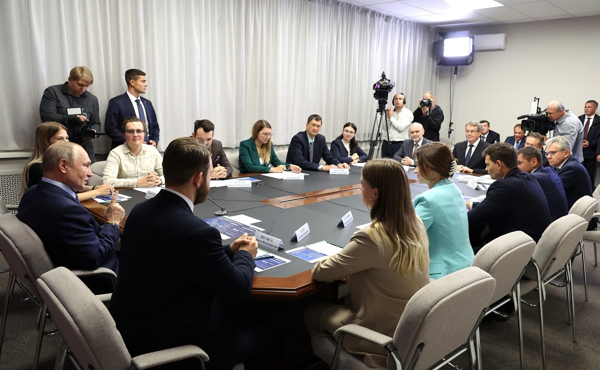 На встречу с президентом собрались три поколения нижегородских учёных