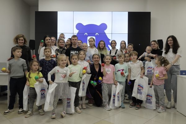 В Нижнем Новгороде прошел мастер-класс по жонглированию для слабослышащих людей