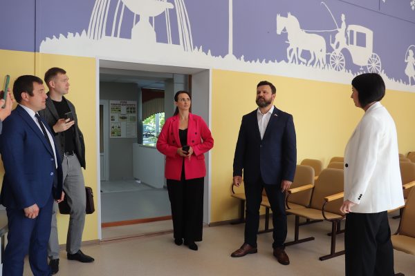 Депутат Госдумы оценил благоустройство и модернизацию социальных объектов в Шарангском округе