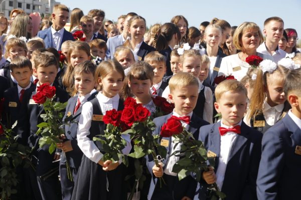 Опубликованы фото со школьных линеек 1 сентября в Нижнем Новгороде и Дзержинске