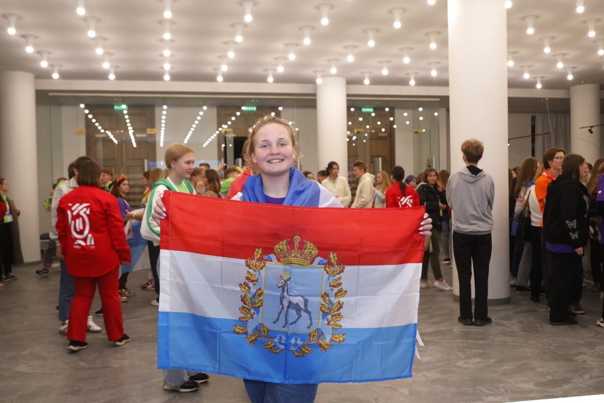 Яркие дети и яркие флаги собрались в нижегородском кремле
