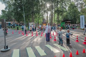 Интерактивный урок по правилам дорожного движения провели молодогвардейцы для сормовских школьников