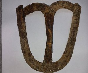 Археологи нашли маску от боевого шлема эпохи Древней Руси в Городце
