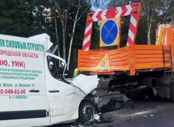 Водитель иномарки погиб при столкновении с КамАЗом, наносящим разметку на М‑7 под Дзержинском