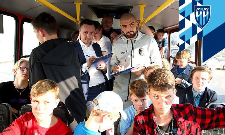 «Пари НН» продлил контракт с капитаном команды прямо в городском автобусе
