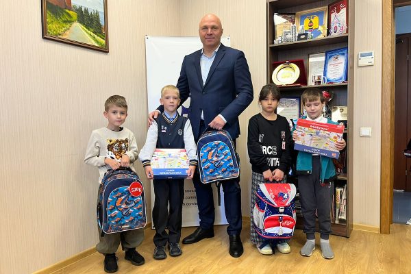 ЛУКОЙЛ поддержал акцию «Скоро в школу»