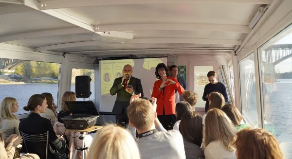 Состоялось торжественное открытие окружного арт-фестиваля семейного мобильного кино DOBRO&LUBOV