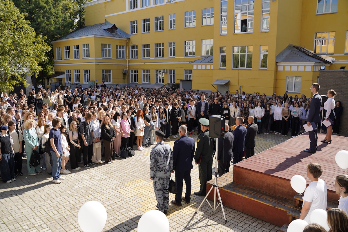 Митинг, посвященный Дню солидарности в борьбе с терроризмом, прошел в НГЛУ им. Н.А. Добролюбова