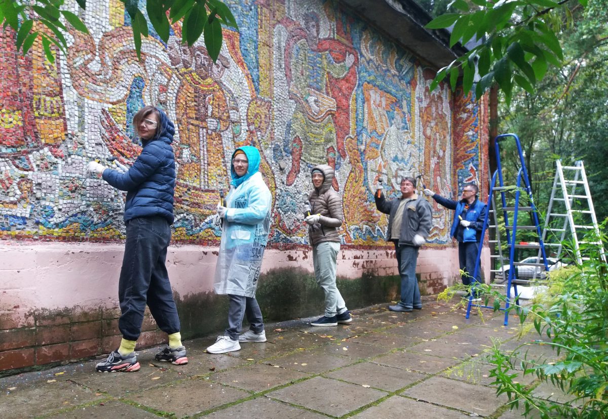 Мозаику на здании детского сада реставрируют в Приокском районе