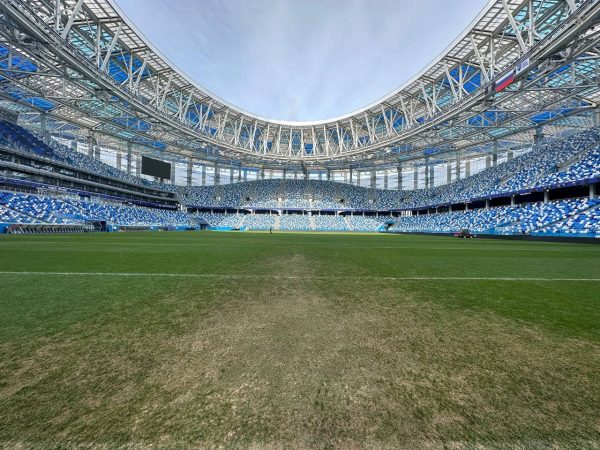 Футбольное поле на стадионе «Нижний Новгород» восстанавливают после массовой потасовки