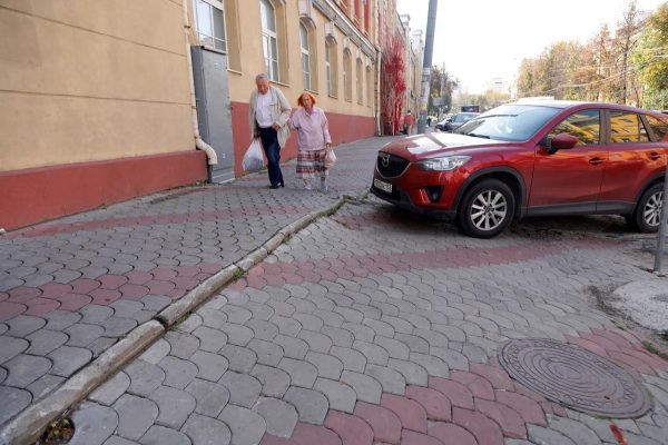 Нижегородцы жалуются на разрушающиеся тротуары из брусчатки