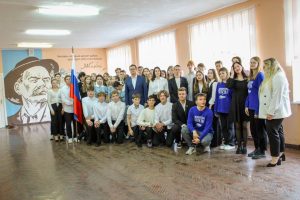 Граффити с портретом писателя Максима Горького создали в нижегородской гимназии №17