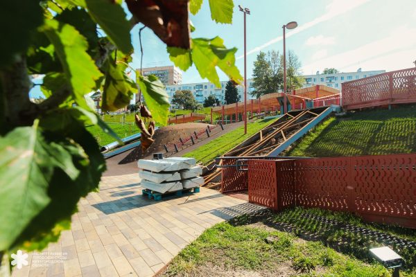 Лестницы в «Парке 800» на набережной Федоровского закрыли на гарантийный ремонт