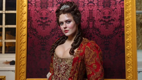 Ксения Утехина из Сарова исполнила роль Екатерины I в фильме «Императрицы»