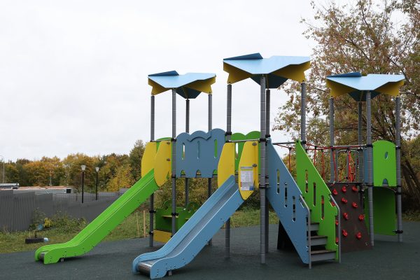 Новые детские площадки появились на улицах Родионова и Октябрьская