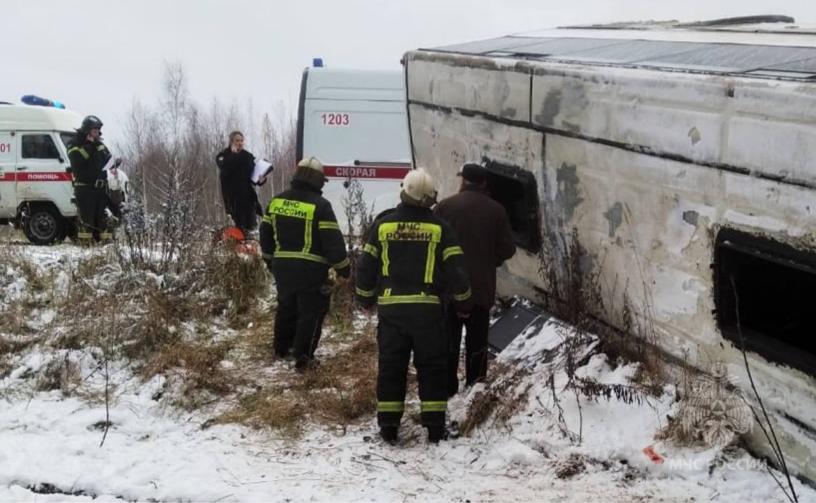 6 человек пострадали при опрокидывании автобуса, который следовал из Нижнего  Новгорода в Иваново 28 октября 2023 года | Нижегородская правда