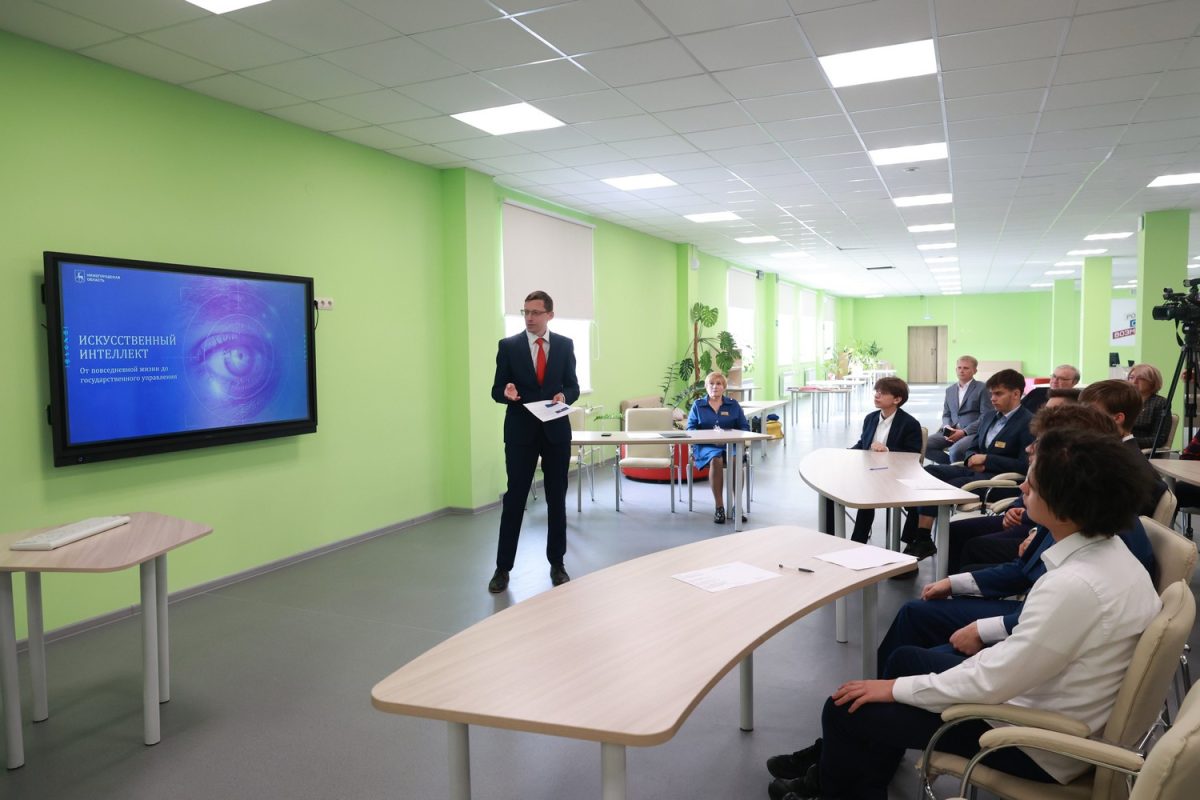 Егор Поляков провел «Урок цифры» в школе «Город наук» в Дзержинске