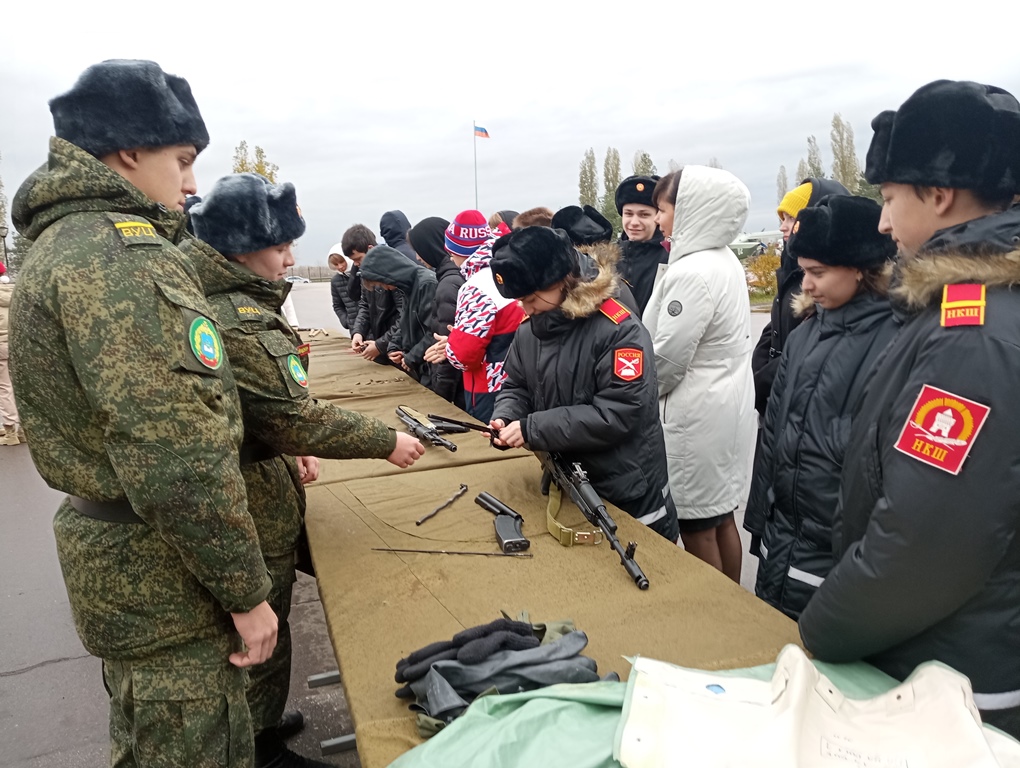 400 старшеклассников школ и студентов СПО приняли участие в Дне призывника в нижегородском Парке Победы