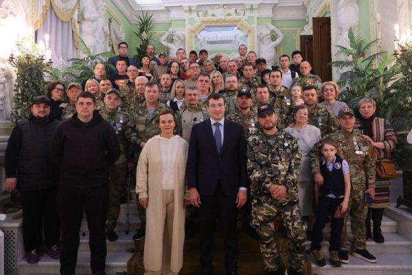 Бойцам ЧВК «Вагнер» вручили за участие в спецоперации госнаграды в Усадьбе Рукавишниковых