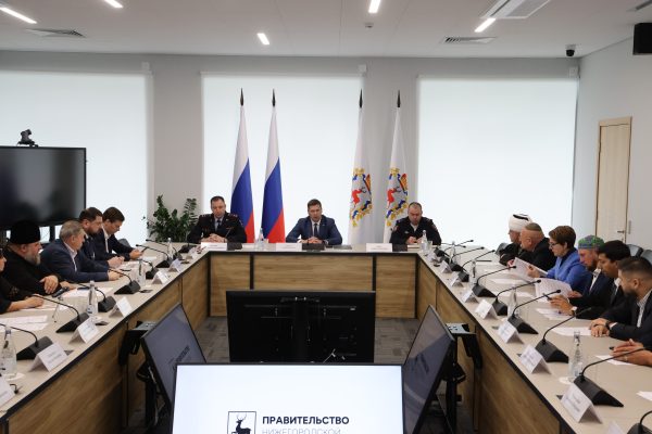 Андрей Гнеушев провел заседание совета по межнациональным отношениям