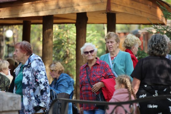 Около 4,5 тысячи пенсионеров посетили зоопарк «Лимпопо» в Международный день пожилых людей