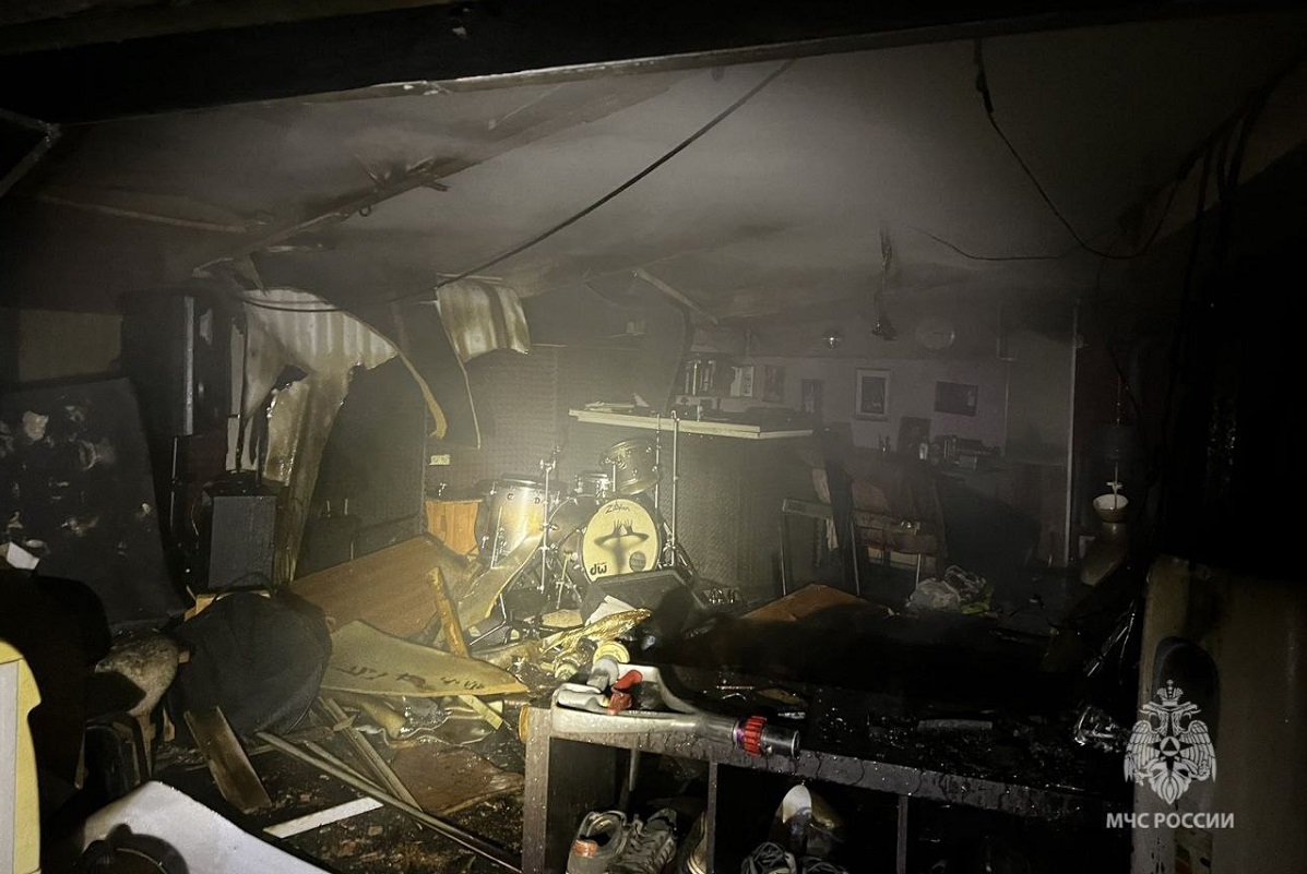 Два гаражных бокса сгорели на улице Глеба Успенского в Нижнем Новгороде