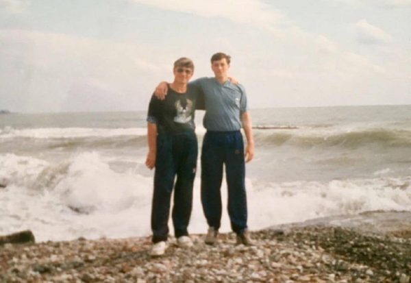 Глеб Никитин опубликовал фото с отцом из семейного архива