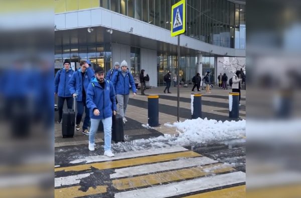 Хоккеисты «Сибири» прибыли в Нижний Новгород с трёхчасовой задержкой из-за метели