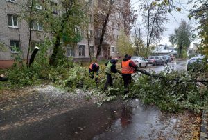 Дорожные и коммунальные службы продолжают ликвидировать последствия непогоды в Нижнем Новгороде