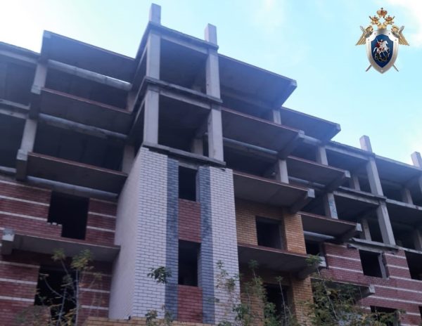 Нижегородец погиб, собирая металлолом в недострое на улице Июльских дней, где обрушилась плита