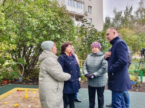 Оксана Дектерева и Жанна Скворцова осмотрели благоустроенные площадки в Нижегородском районе