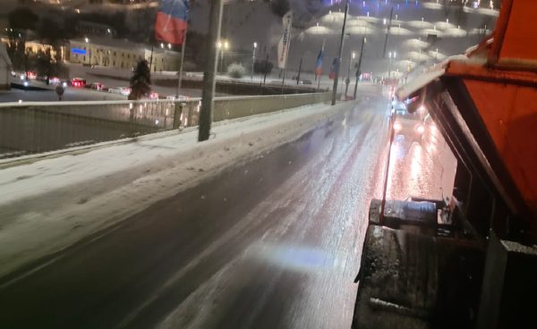 Городские службы Нижнего Новгорода вышли на новый цикл обработки дорог