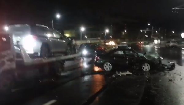 Два автомобиля столкнулись на проспекте Ленина из-за непогоды