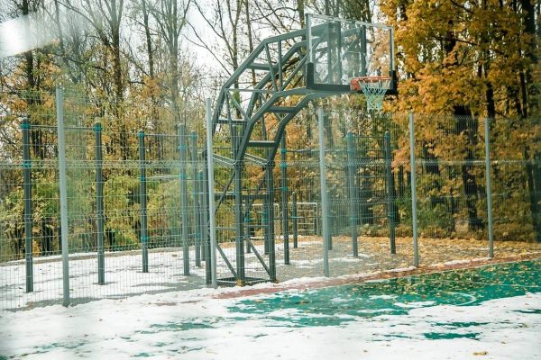 Скейт-парк и поля для игровых видов спорта закрыли в парке «Швейцария» до весны
